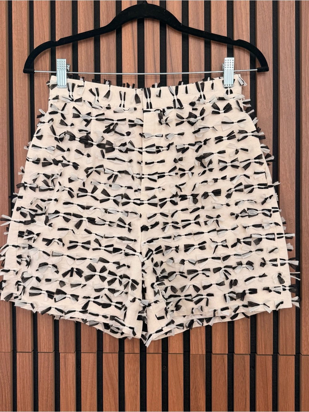 Anthropology vibe Shorts Cream & Black Textured Bow-Accent